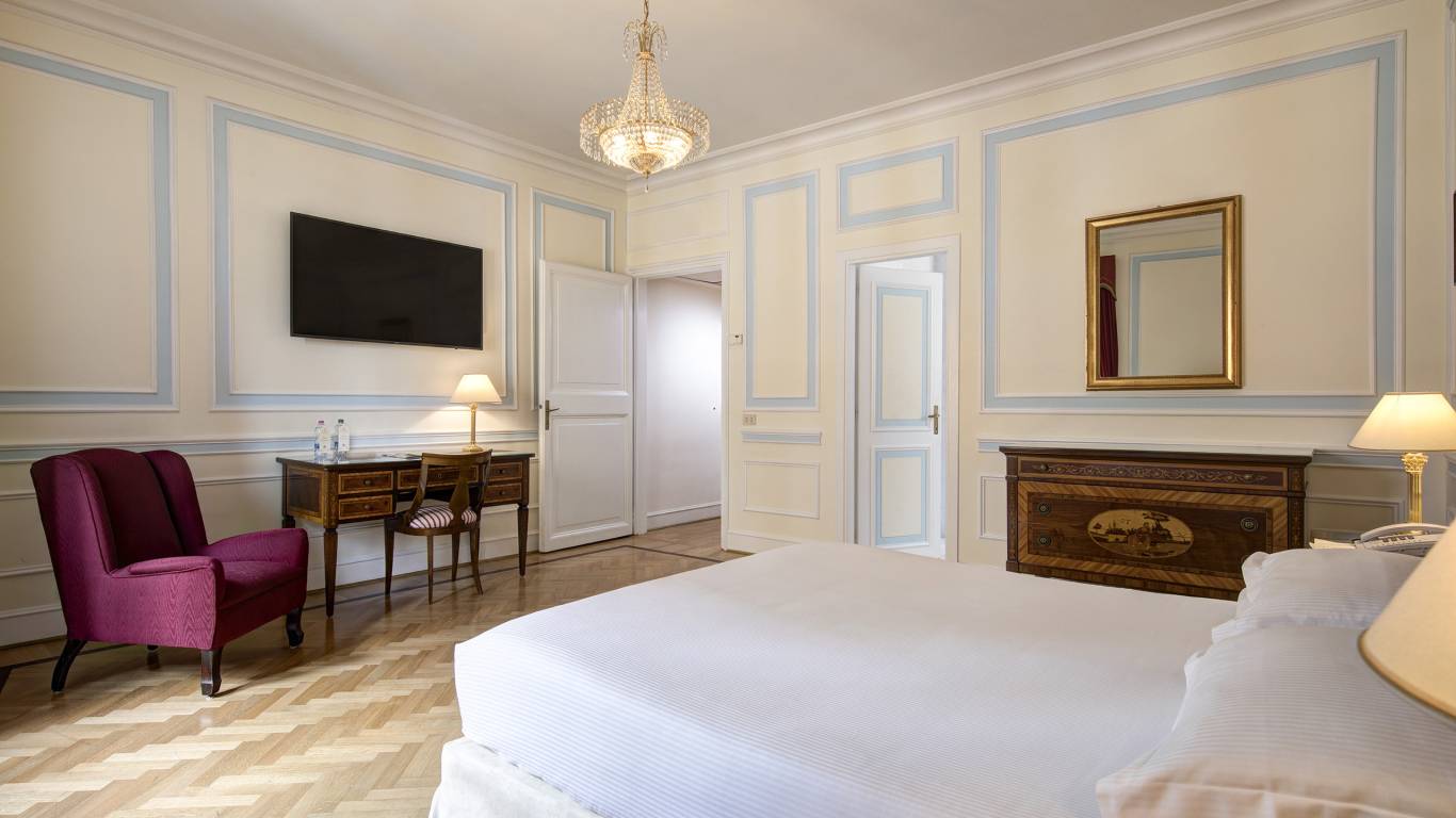 Hotel-Quirinale-Roma-Camere-2023-v-dal-letto
